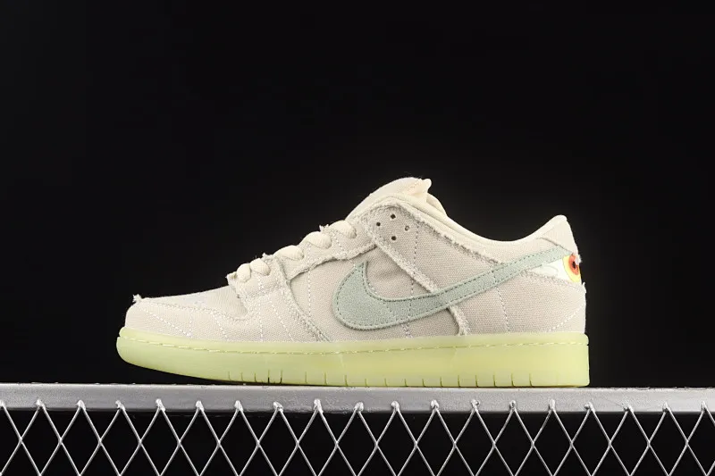 All categories Nk SB Dunk Series Nk SB Dunk Low low-top sneakers F version Nk SB Dunk Low "Mummy" "Mummy" luminous SB smashing backboard fashion casual sneakers DM0774-111